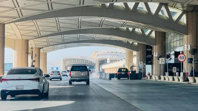 
                    Três mortos em ataque contra aeroporto da capital da Arábia Saudita
                