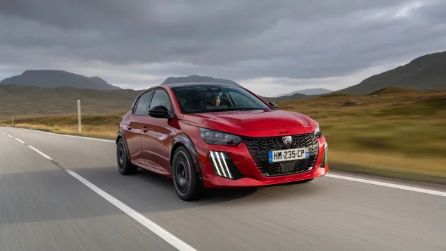 
                    Peugeot E-208 GTi. Preço e data de chegada do 