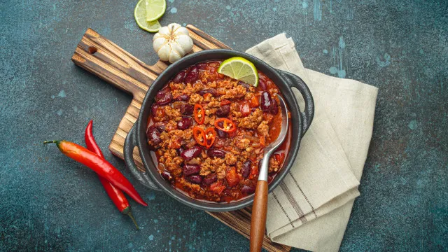 
                    Reconfortante e delicioso! Anote esta receita de chili com carne picada
                