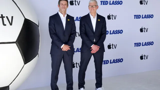 Transição de liderança na Apple "começou há vários anos", diz Tim Cook