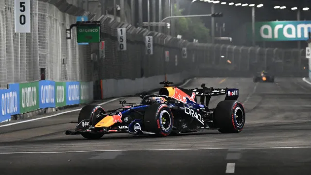 
                    Verstappen arranca da 