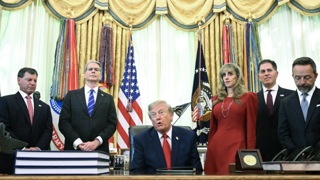 Quem é Susan Dell, mulher que chamou atenção ao lado de Trump?