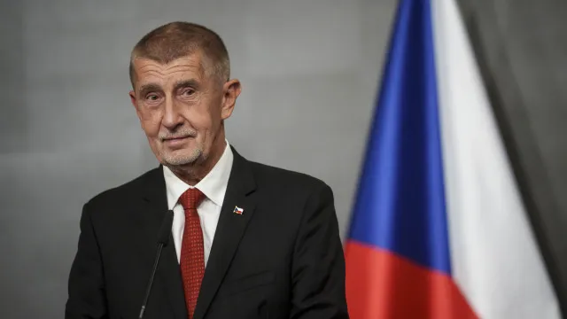 
                    Eleições no Senado da República Checa: Babiš enfrenta teste
                