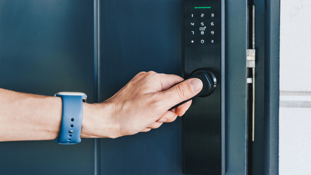 Os 5 motivos para instalar uma fechadura inteligente na sua casa