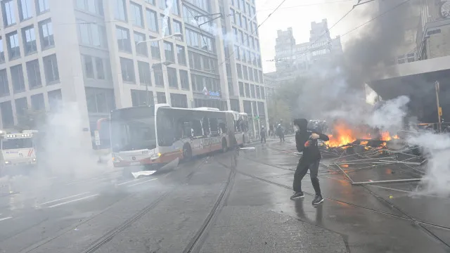 
                    Pelo menos 21 detidos em distúrbios após protesto em Bruxelas
                