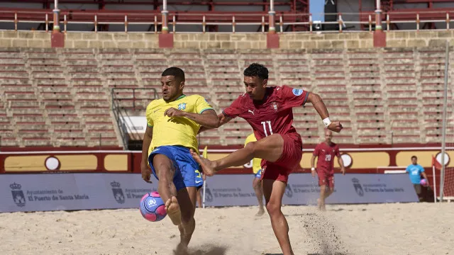 
                    Portugal faz remontada ao Brasil na estreia no Mundialito
                