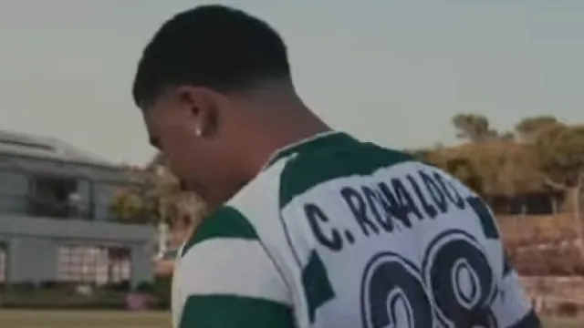 
                    Sancho treinou equipado à Sporting e... com camisola de Cristiano Ronaldo
                