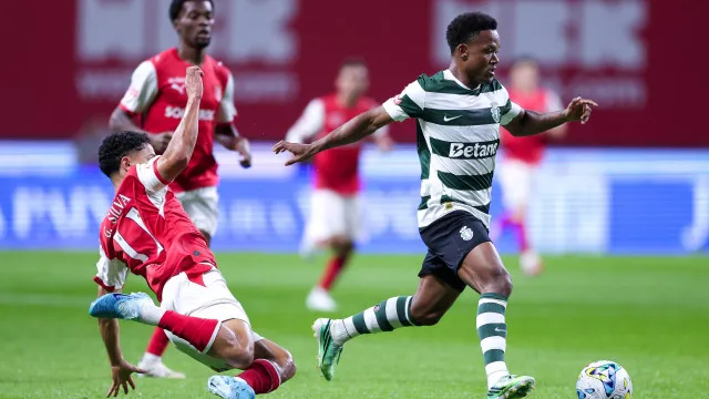 
                    EM DIRETO: Sporting vence com remontada, antes do Marítimo-FC Porto
                