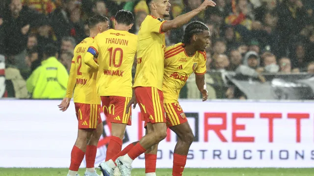 
                    Atenção, Sporting. Lens verga Paulo Fonseca antes da Liga dos Campeões
                