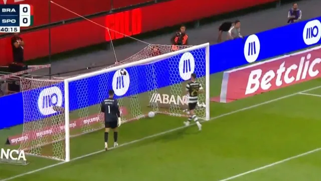 
                    Rui Silva azarado. Autogolo do guardião deixou Sporting a perder em Braga
                