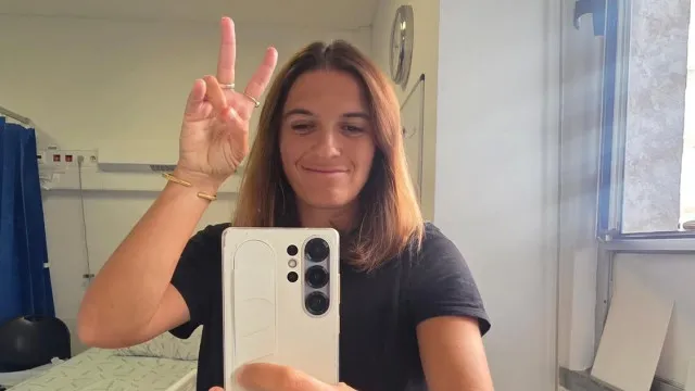 
                    Surfista Mariana Rocha Assis deixa o hospital sem diagnóstico
                