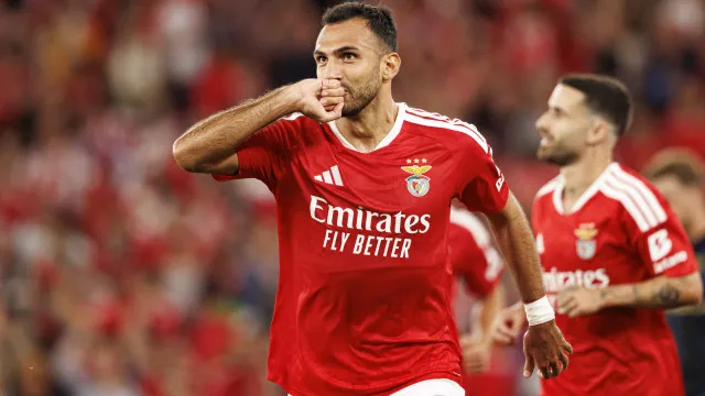 
                    Benfica blinda Pavlidis, mas há um pretendente inglês para janeiro
                