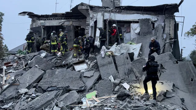 
                    Ataque russo em Zaporijia deixa sete mortos, incluindo três crianças
                