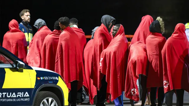 
                    Embarcação com 53 migrantes intercetada perto de Lanzarote
                
