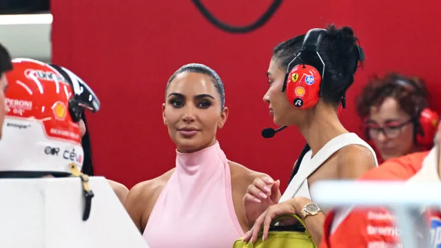 
                    Singapura: Kim Kardashian apoia o namorado em mais uma corrida
                