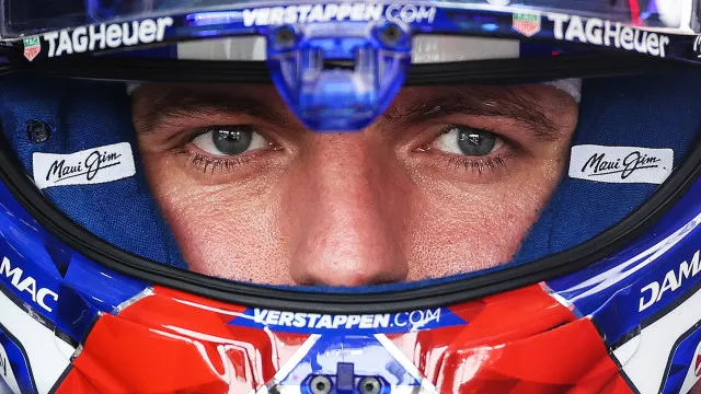 
                    Verstappen conquista 'pole ' histórica para o GP de F1 de Singapura
                