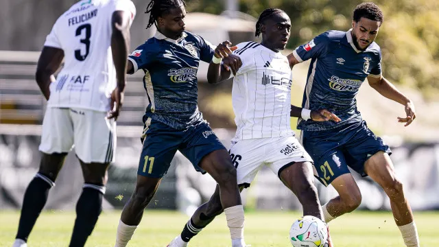 
                    Portimonense regressa às vitórias na visita a Amarante
                
