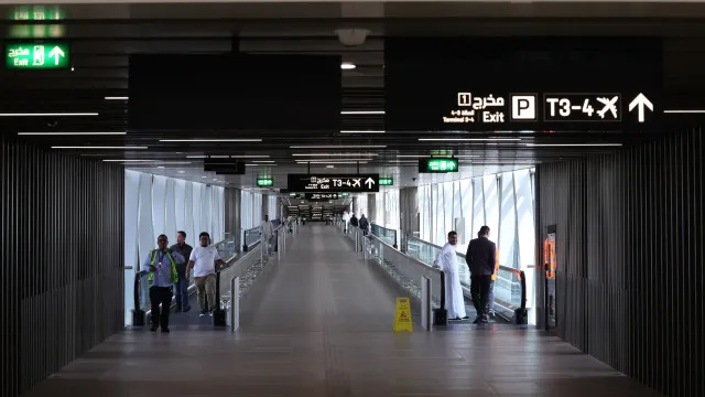 
                    Arábia Saudita confirma ataque no aeroporto de Riade e suspende voos
                