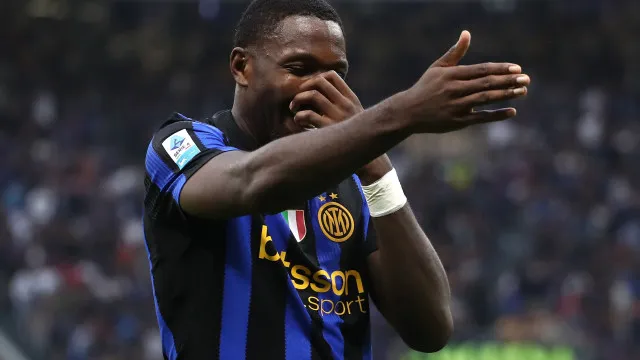 
                    Inter bate Parma e isola-se provisoriamente no topo da Serie A
                