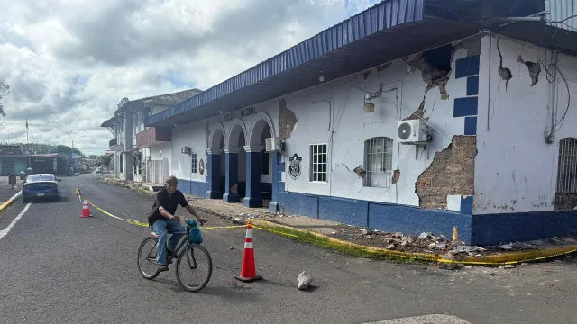 
                    Governo do Panamá declara estado de emergência após sismos
                