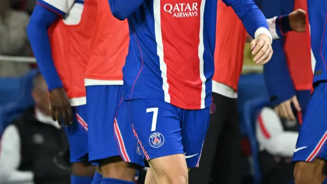 
                    Monaco mantém liderança do campeonato e PSG soma terceira vitória seguida
                