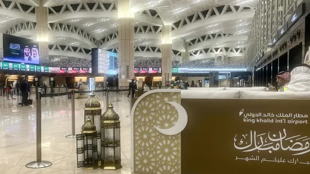 
                    Projétil atinge aeroporto de Riade um dia após ataque mortífero
                