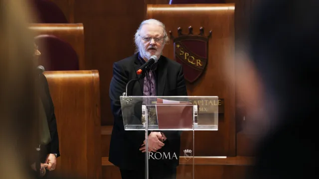 
                    Jon Fosse diz que Nobel da Literatura foi uma benção e uma maldição
                