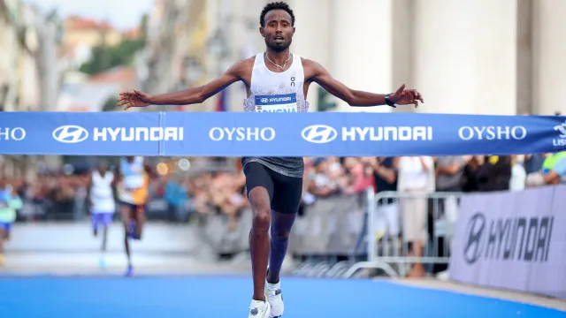 
                    Etíope Adugna e queniana Omare vencem a Meia Maratona de Lisboa
                