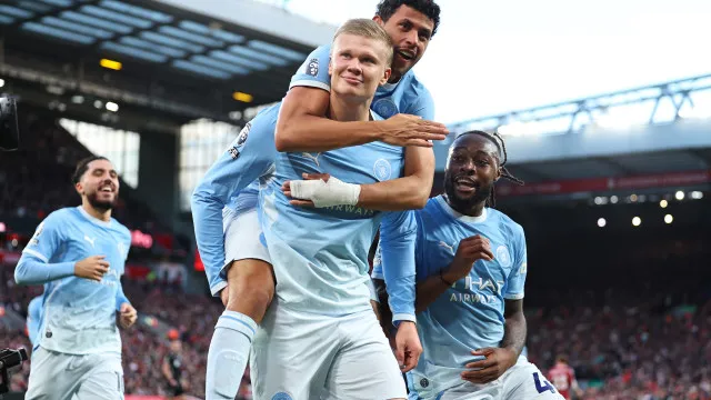 
                    Expulsão desbloqueou. Manchester City finta polémica e vence Liverpool
                
