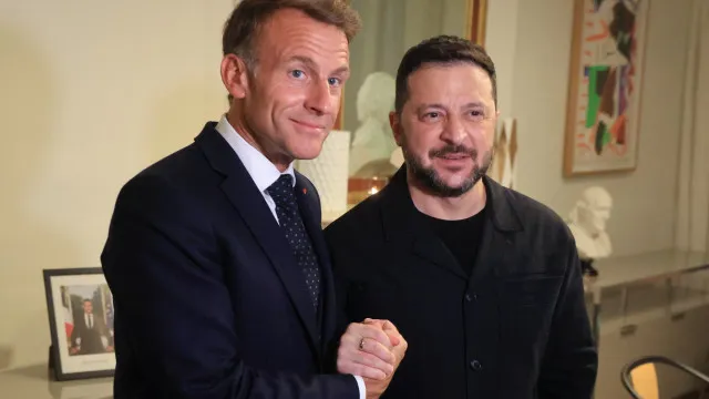 
                    Macron apoia 