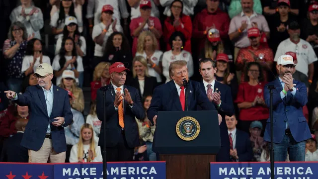 
                    Trump propõe mudar nome do Atlântico ou Pacífico para 