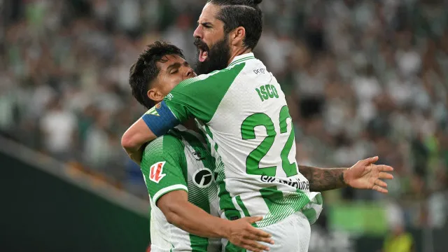
                    Atenção, FC Porto. Isco faz de maestro e guia Betis ao pódio com goleada
                