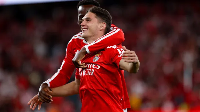 
                    Dragão já faz parte do passado. Benfica bate Vitória e recupera 2.º lugar
                