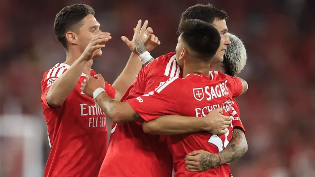 
                    EM DIRETO: Benfica verga Vitória. Rio Ave e Arouca ganham com estreias
                