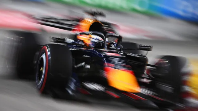 
                    GP de Singapura em resumo. Verstappen dominou, Antonelli perto do título
                