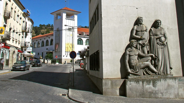 Obras no Tribunal de Portalegre suspensas por revisão do projeto