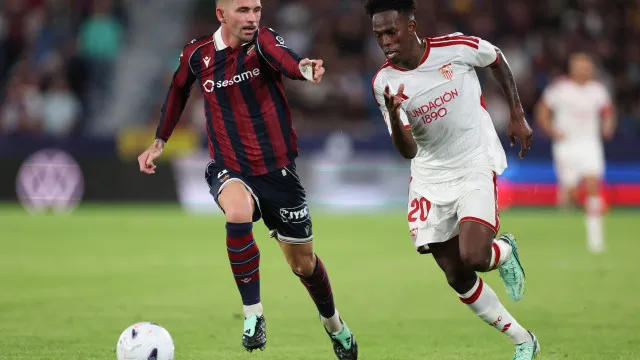 
                    Final impróprio para cardíacos acaba em empate entre Levante e Sevilla
                