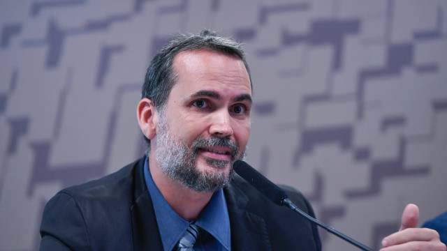 Ministro diz que Lula fará ajuste das contas em 4 anos e vê 'conversa fiada' de Flávio