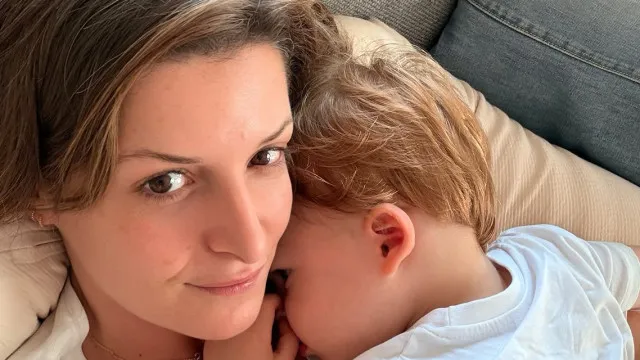 
                    Vicente, filho de Maria Botelho Moniz, celebra batizado com festa em casa
                