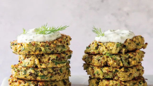 
                    Saudável e deliciosa! Receita de pataniscas de curgete, quinoa e coentros
                