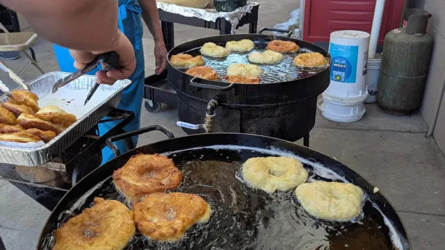 
                    Filhós de Laura fazem sucesso nos EUA. Roubo põe tradição em risco
                