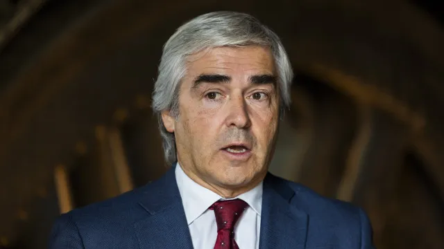 
                    Melo trava critérios do PS e anuncia novas regras para ingresso militar
                