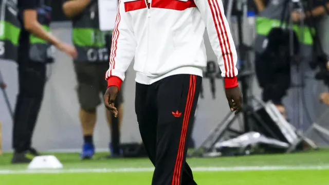 
                    Do 'eclipse' ao golo na equipa B. O caso de Anísio Cabral no Benfica
                