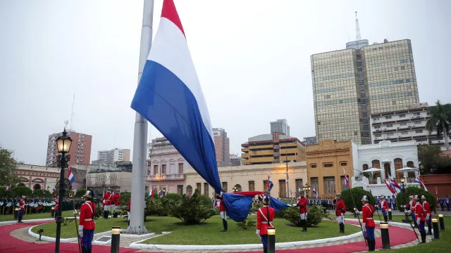 
                    Paraguai defende soberania após sanções da China a ministro
                