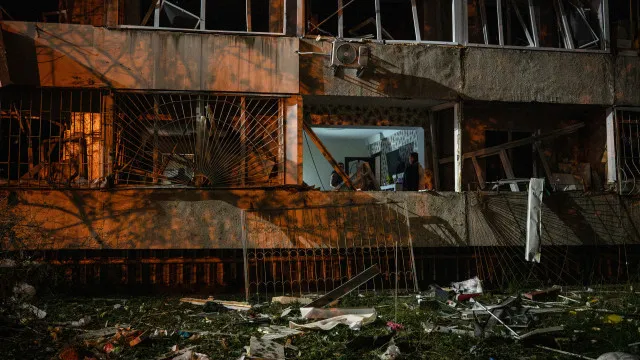 
                    Ucrânia: Cinco mortos em ataques russos a Kirovohrad e Dnipropetrovsk
                
