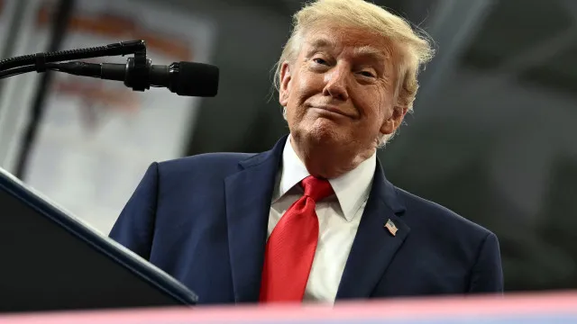 
                    Trump anuncia exploração de petróleo e gás na Gronelândia
                