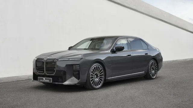
                    Este BMW Série 7 está tão protegido que é à prova de bala
                