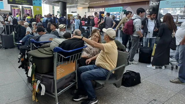 
                    Passageiros nos aeroportos sobem 2,0% em agosto para 7,9 milhões
                