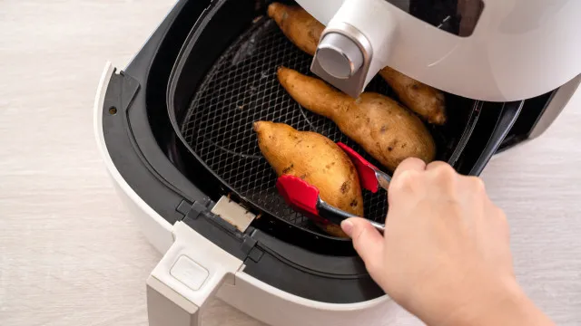 Aprenda a assar batata-doce na air fryer em 15 minutos