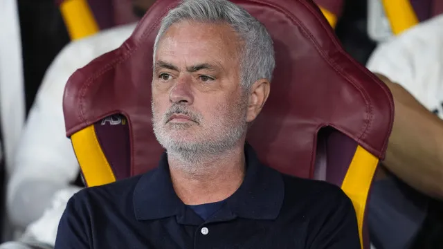 
                    Mourinho do inferno ao céu no regresso a Roma. PSG passeia frente ao City
                